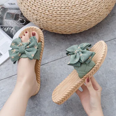 FEATHER LOOM FEMALE SLIPPERS